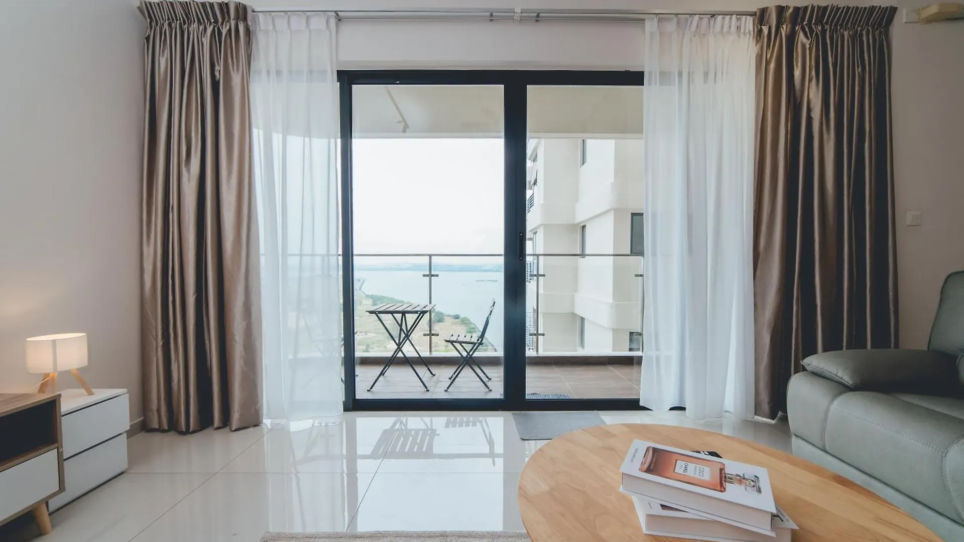 Danga Bay Coastal Horizon 3Br 8Pax W 3Balcony By Our Stay Johor Bahru Apartment